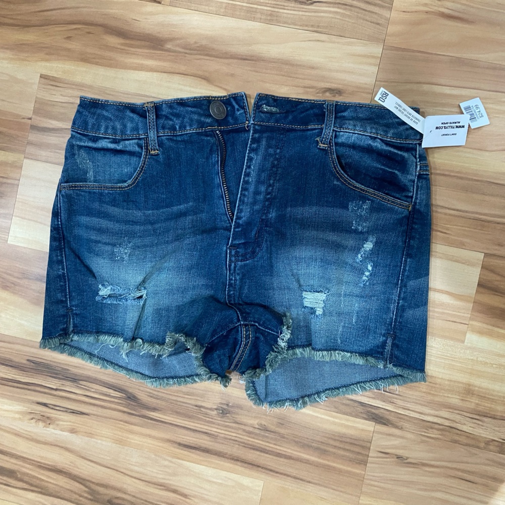 Tilly’s jean shorts, new with tags!